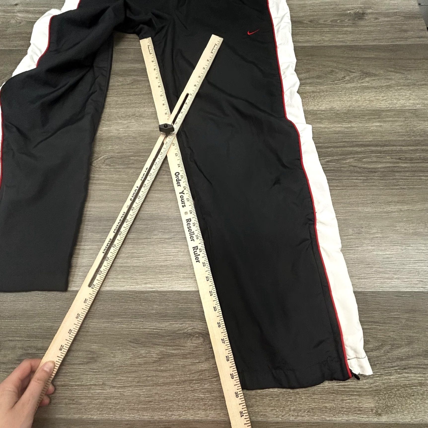 Nike VINTAGE Nike Track Pants Womens L Black White Swoosh Athletic Baggy Stripe Size 36" / US 14 / IT 50 - 6 Thumbnail
