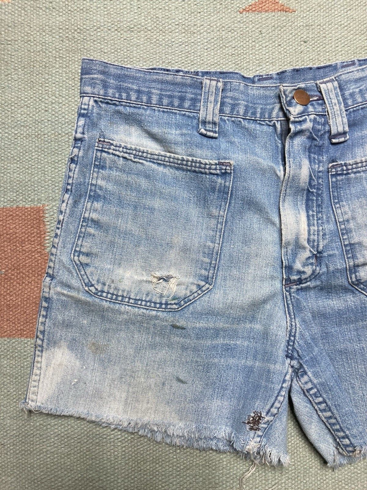 Vintage × Wrangler 70s wrangler jeans shorts jorts daisy dukes repair faded 29 Size 29" - 2 Thumbnail