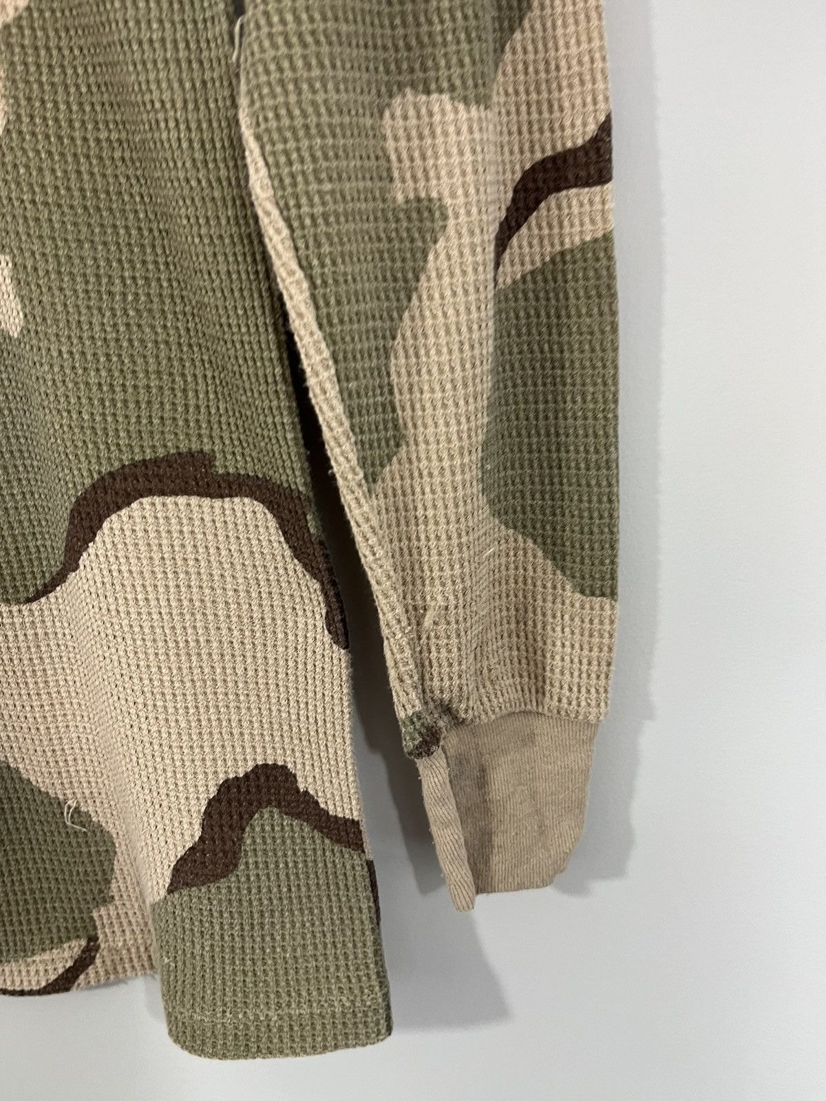 Vintage Distressed Thermal Knit Camo Stained Long Sleeve Size US S / EU 44-46 / 1 - 11 Thumbnail