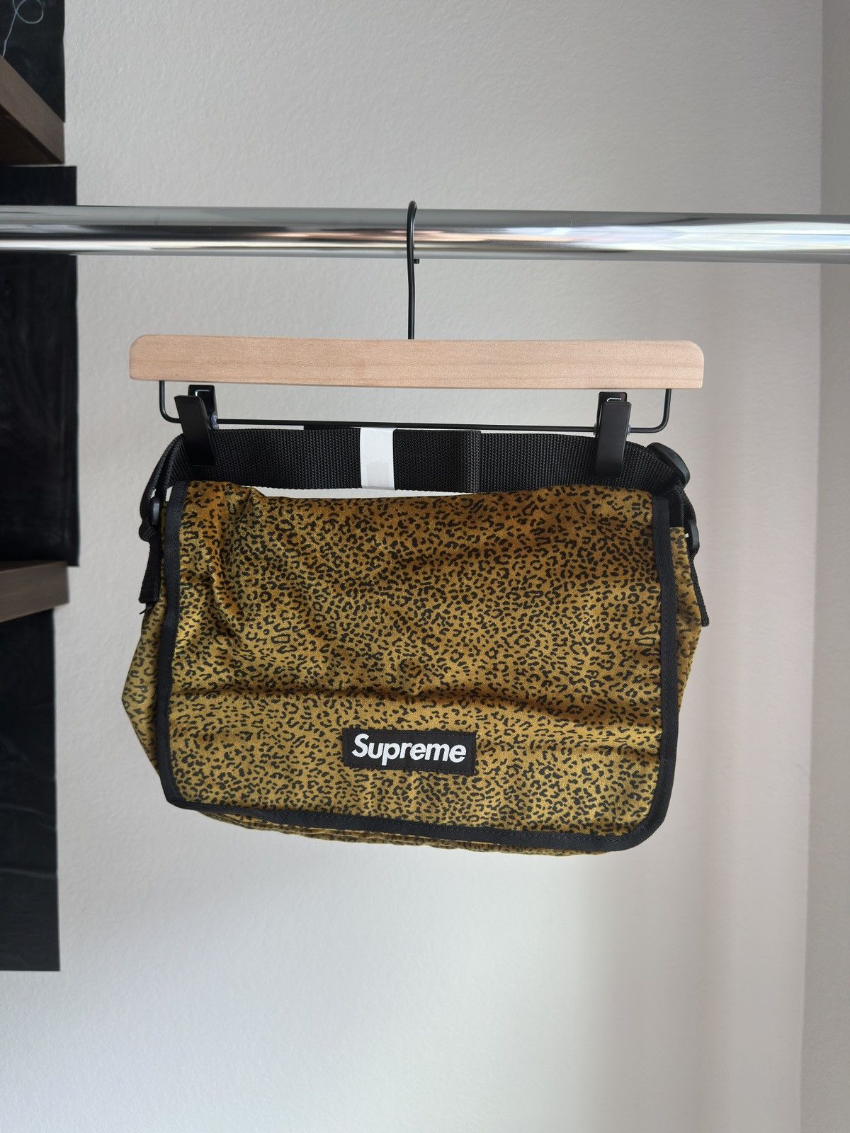 Supreme Supreme Velvet Messenger Bag Tan Leopard Size ONE SIZE - 1 Thumbnail