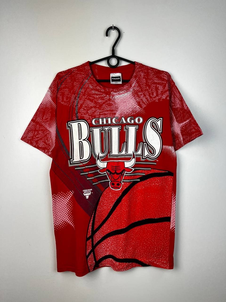 NBA Chicago Bulls NBA90 overprint Tultex vintage t-shirts size L Size US L / EU 52-54 / 3 - 1 Thumbnail