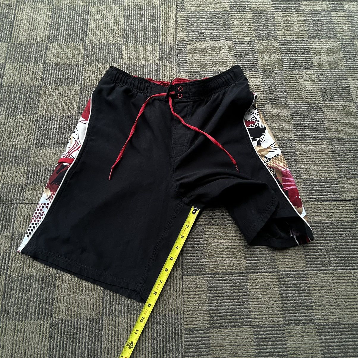 Nike Nike Vtg Y2K Black/ Red Embroidered Swoosh Shorts Size US 30 / EU 46 - 7 Thumbnail