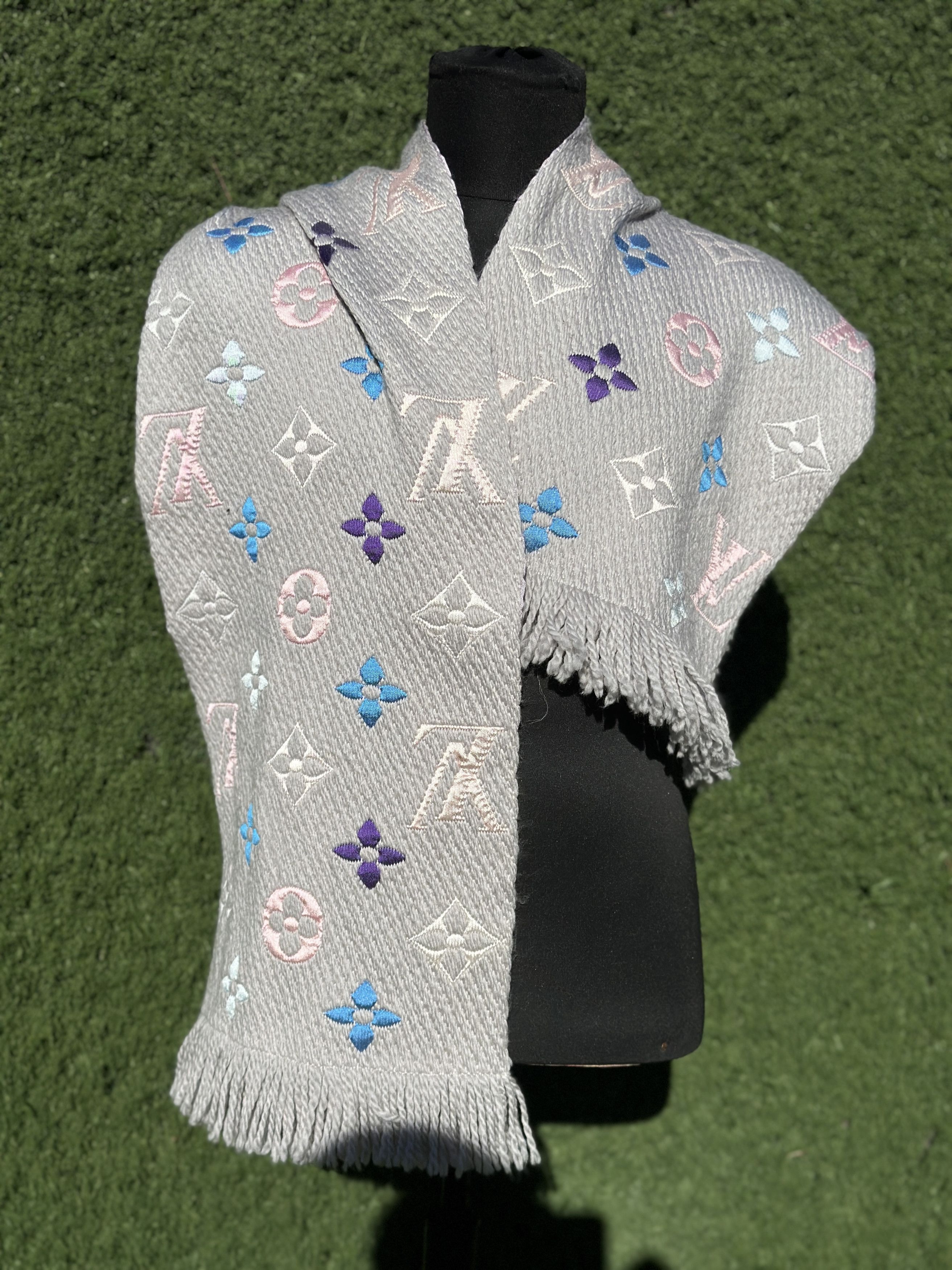 Louis Vuitton Louis Vuitton Monogram Embroidered Wool Silk Scarf Wrap Size ONE SIZE - 8 Thumbnail