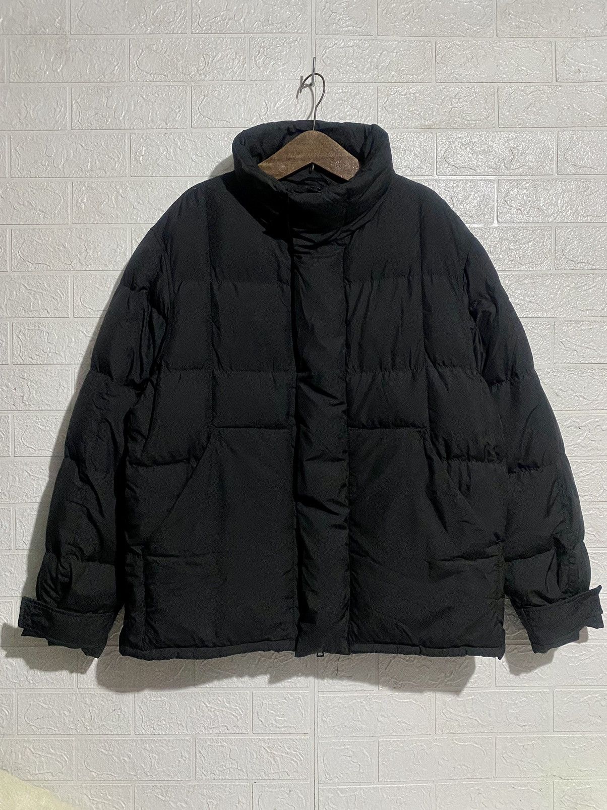 Image of VTG Prada Puffer Down Jacket in Black/Red, Men's (Size XL)