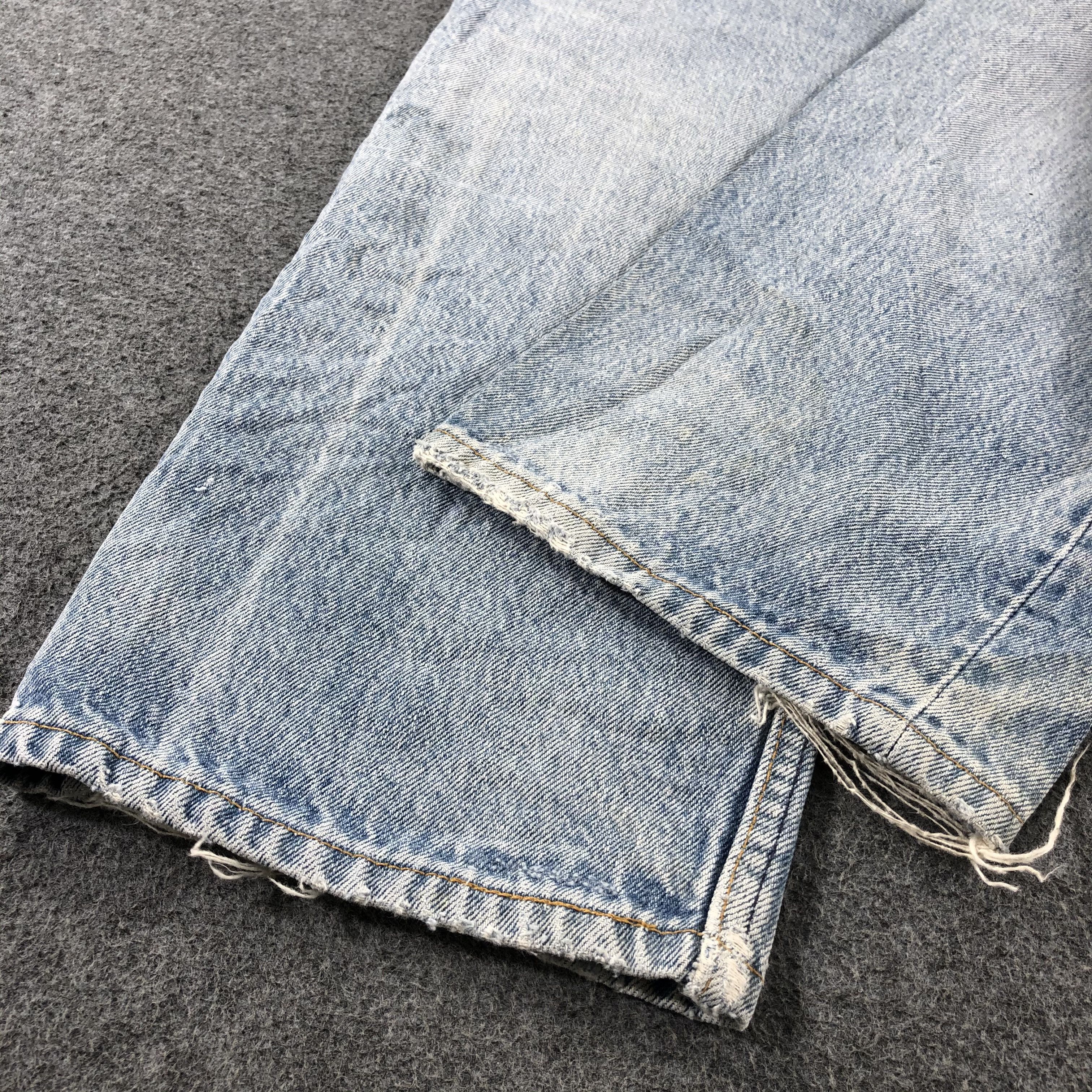 Levi's Vintage 90s Light Wash Levis 501 Jeans-J2611 Size US 33 - 6 Thumbnail