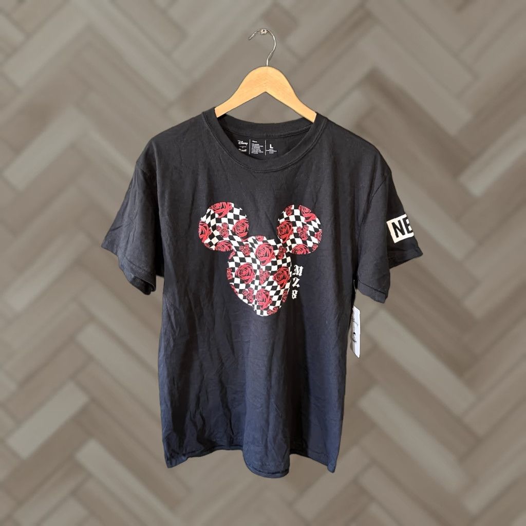 Disney Neff Disney Mens Black Short Sleeve Mickey T-shirt L NWT Size L Short Sleeve Graphic Print Shirt Men 90s? Size US L / EU 52-54 / 3 - 1 Thumbnail