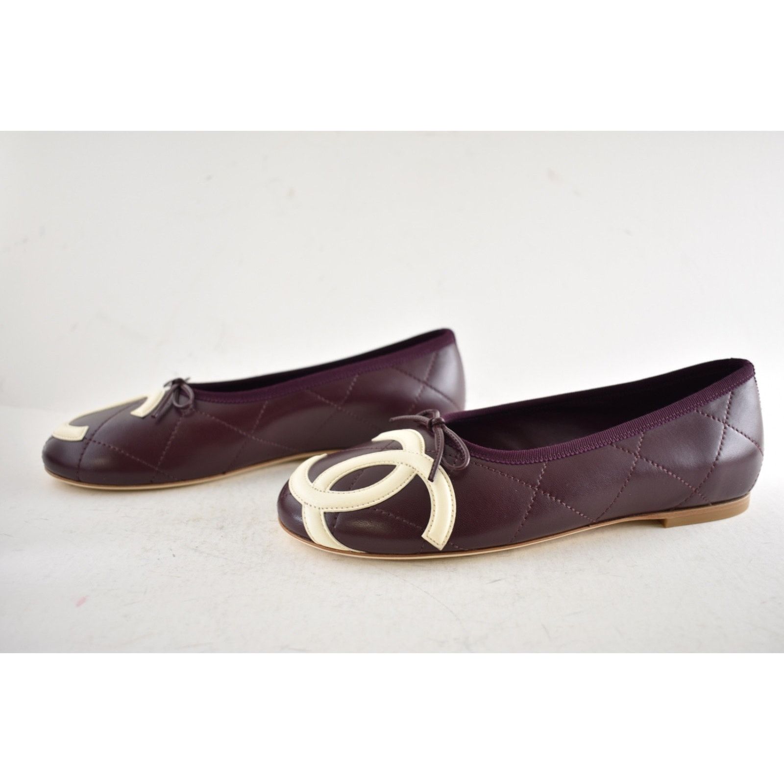 Chanel Beach Cambon Burgundy Red Ivory CC Ballet Flat 37.5 Size US 7.5 / IT 37.5 - 17 Thumbnail