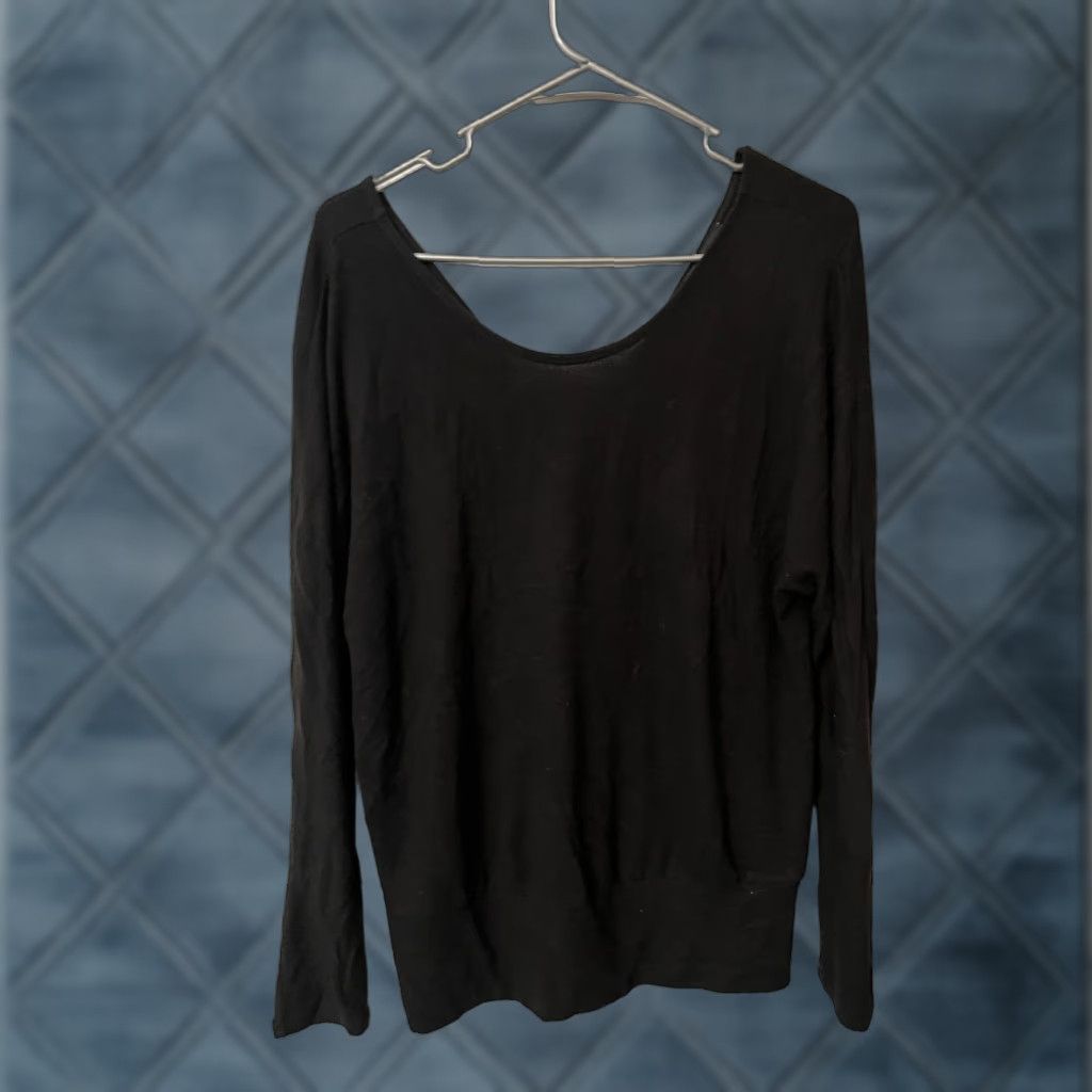 White House Black Market White House Black Market Sweater Women's Kn ot Back V-Neck Open Pullover M Black Satin Knit Shirt / Womens / Size M Size M / US 6-8 / IT 42-44 - 1 Thumbnail