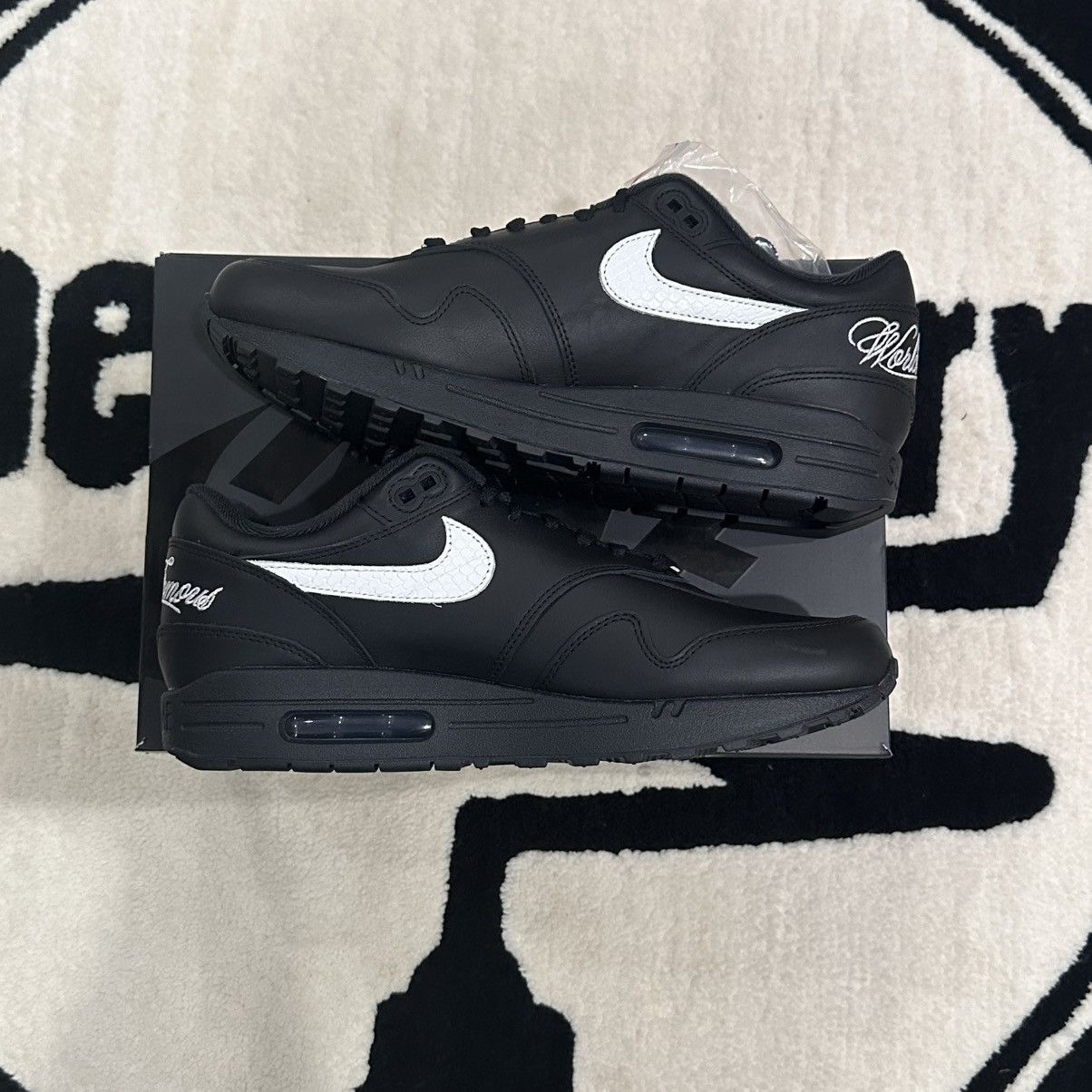 Nike × Supreme Nike Supreme Air Max 1 ‘87 SP Black/White Size US 11 / EU 44 - 2 Thumbnail