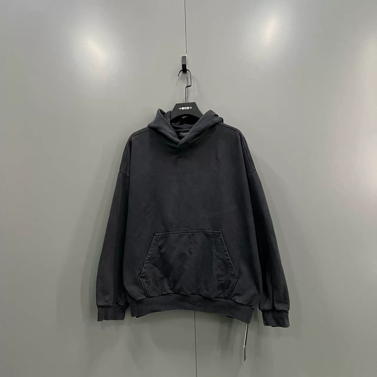 Balenciaga Balenciaga Black Back Graffiti Logo Hoodie Size US XL / EU 56 / 4 - 1 Thumbnail