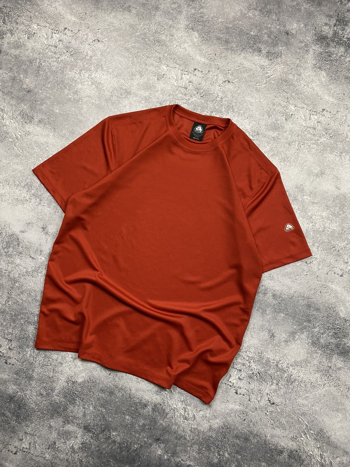 Nike ACG Vintage Nike ACG Red T-Shirt Rare Y2K Tee Size US M / EU 48-50 / 2 - 2 Thumbnail