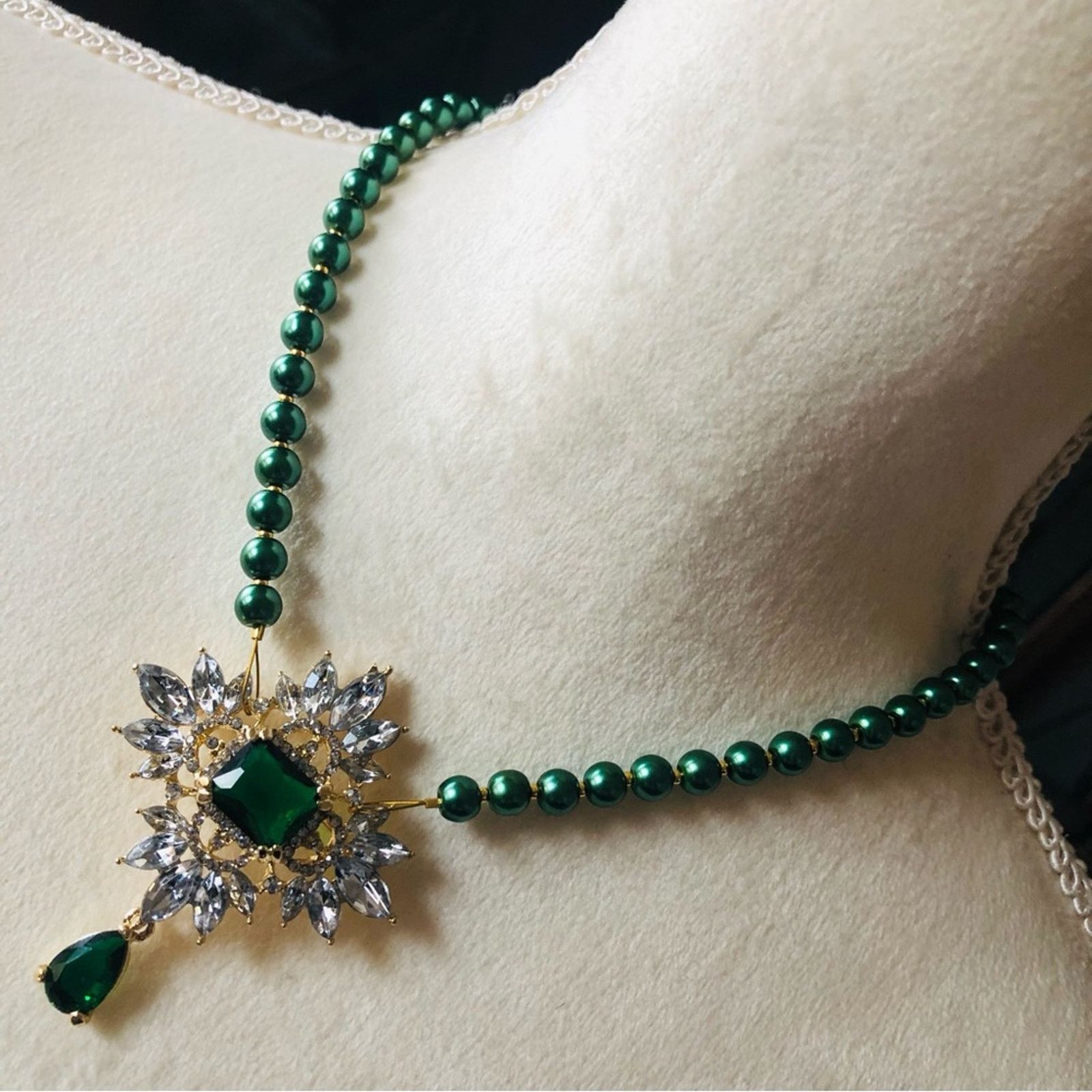 Handmade Handcrafted repurpose emerald cluster Pearl necklace Size ONE SIZE - 1 Thumbnail
