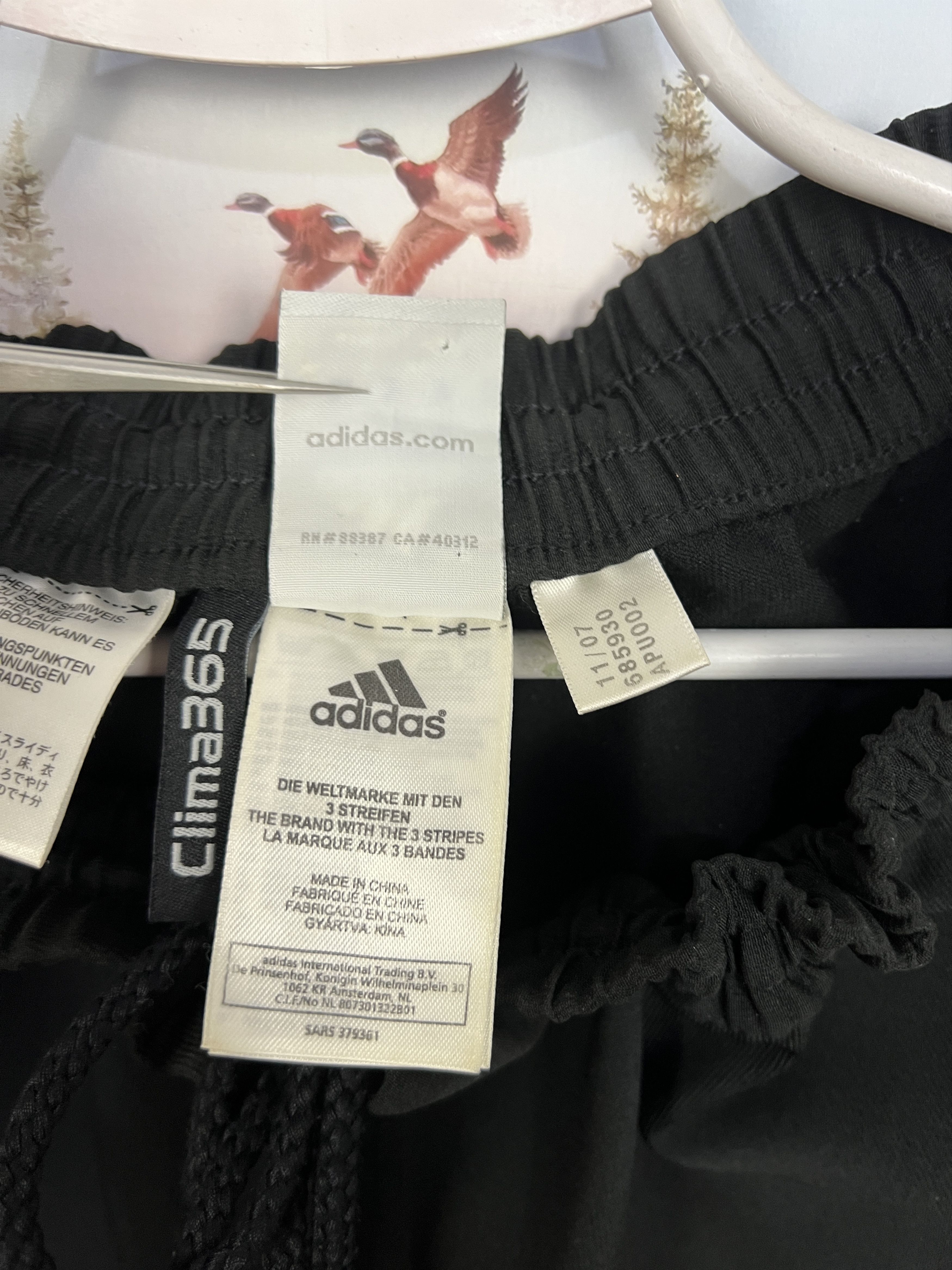 Adidas intage Adidas Liverpool Football Shorts Soccer YNWA L Size US 34 / EU 50 - 8 Thumbnail