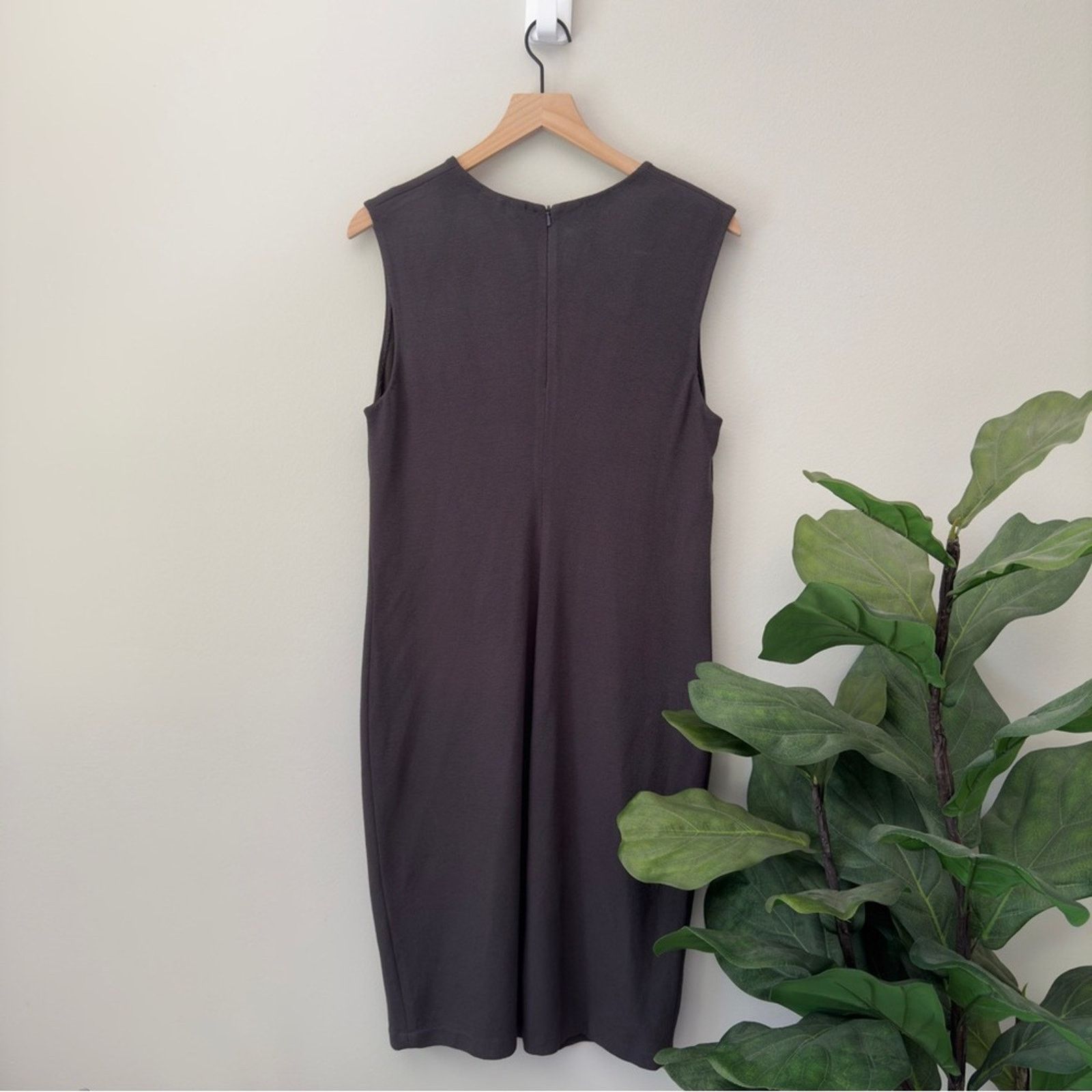 Vince Vince Sleeveless Solid Gray V-Neck Dress Business Minimalist Size XL / US 12-14 / IT 48-50 - 2 Thumbnail