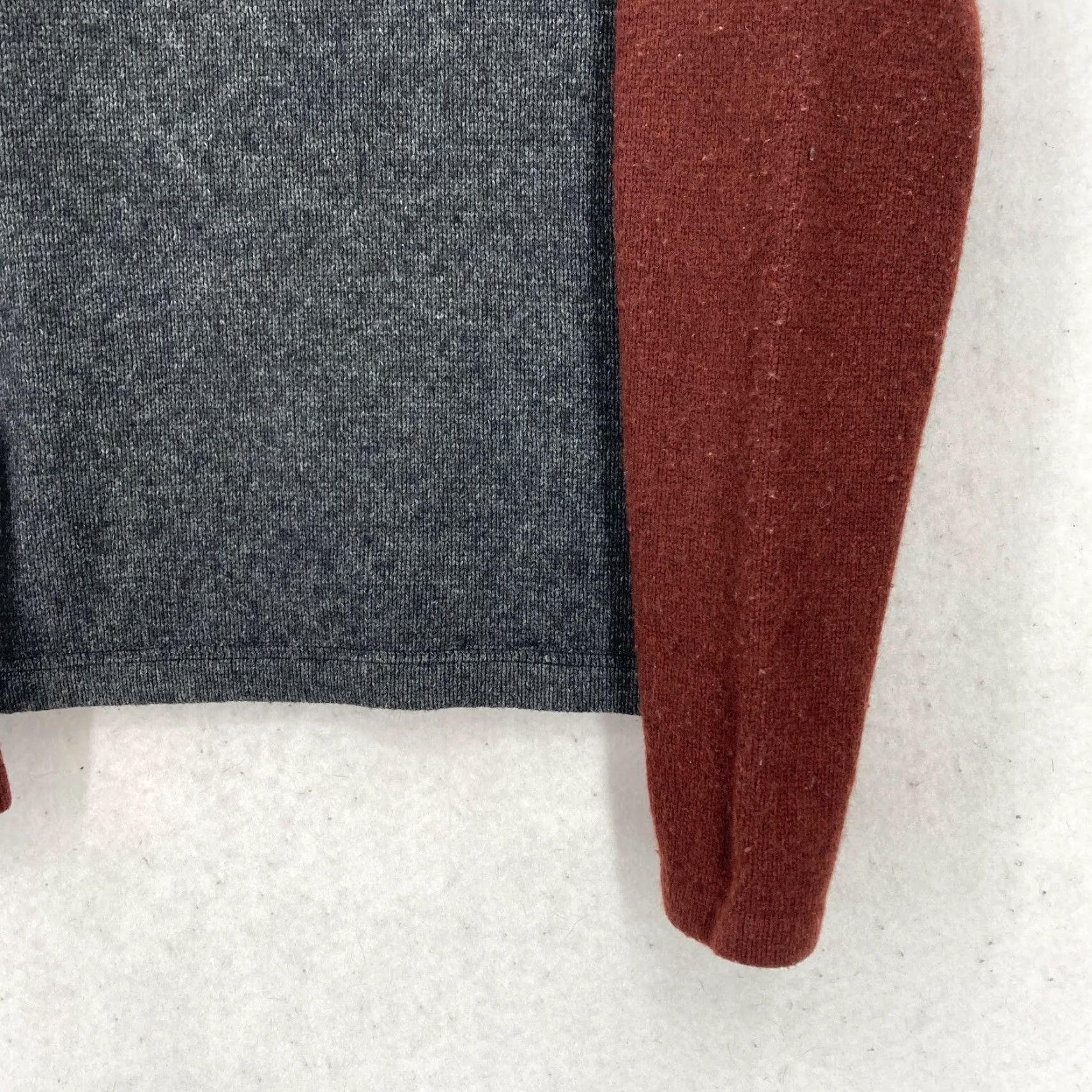 Abercrombie & Fitch VINTAGE Abercrombie & Fitch Wool 1/4 Zip Sweater Mens Large Gray Embroidered Size US L / EU 52-54 / 3 - 3 Thumbnail