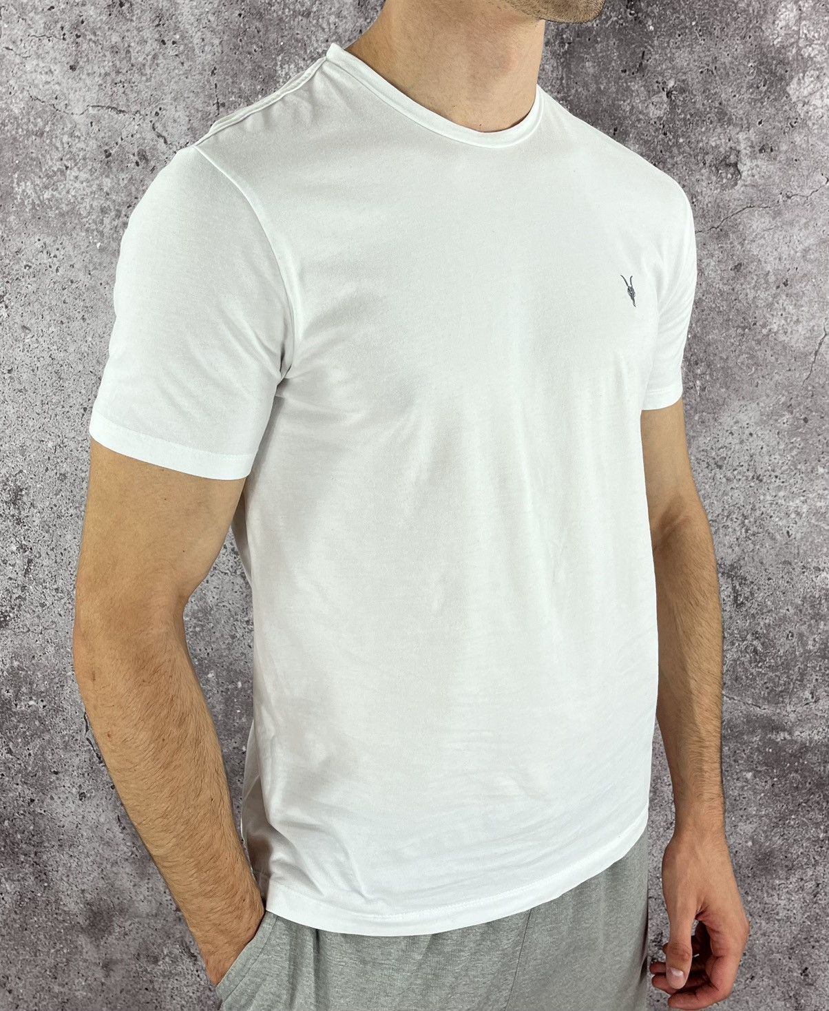 Allsaints Allsaints T-Shirt Basic Small Logo Embroidery Y2K White Sz M Size US M / EU 48-50 / 2 - 7 Thumbnail