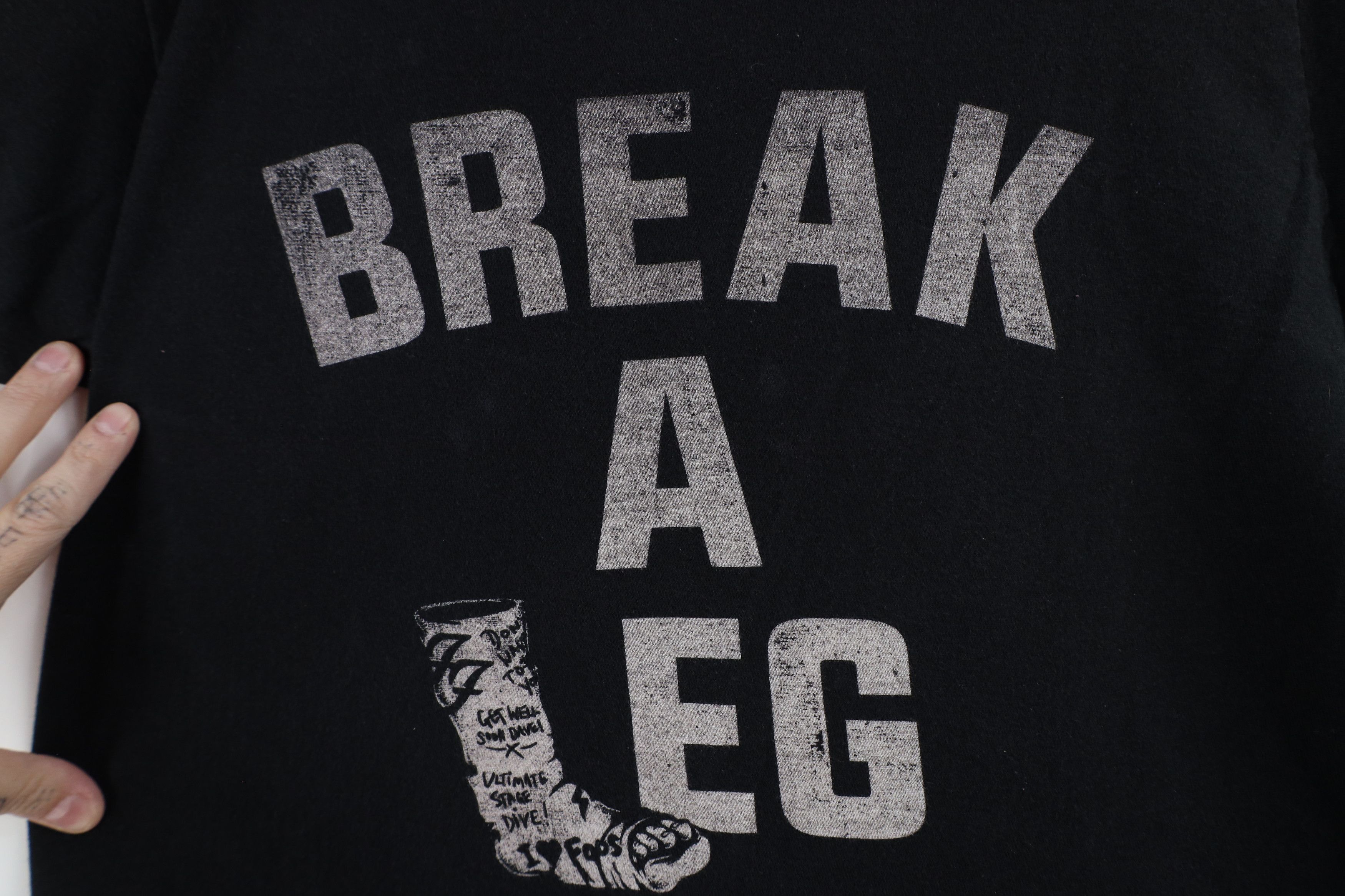 Vintage Vintage Y2K Break A Leg Tour Foo Fighters Band T-Shirt Size US S / EU 44-46 / 1 - 4 Thumbnail