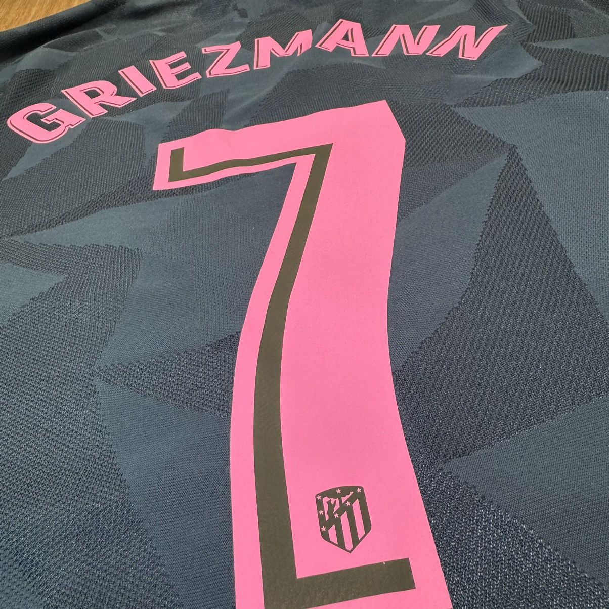 Nike Atletico Madrid 17/18 player issue away shirt #7 Griezmann Size US L / EU 52-54 / 3 - 5 Thumbnail