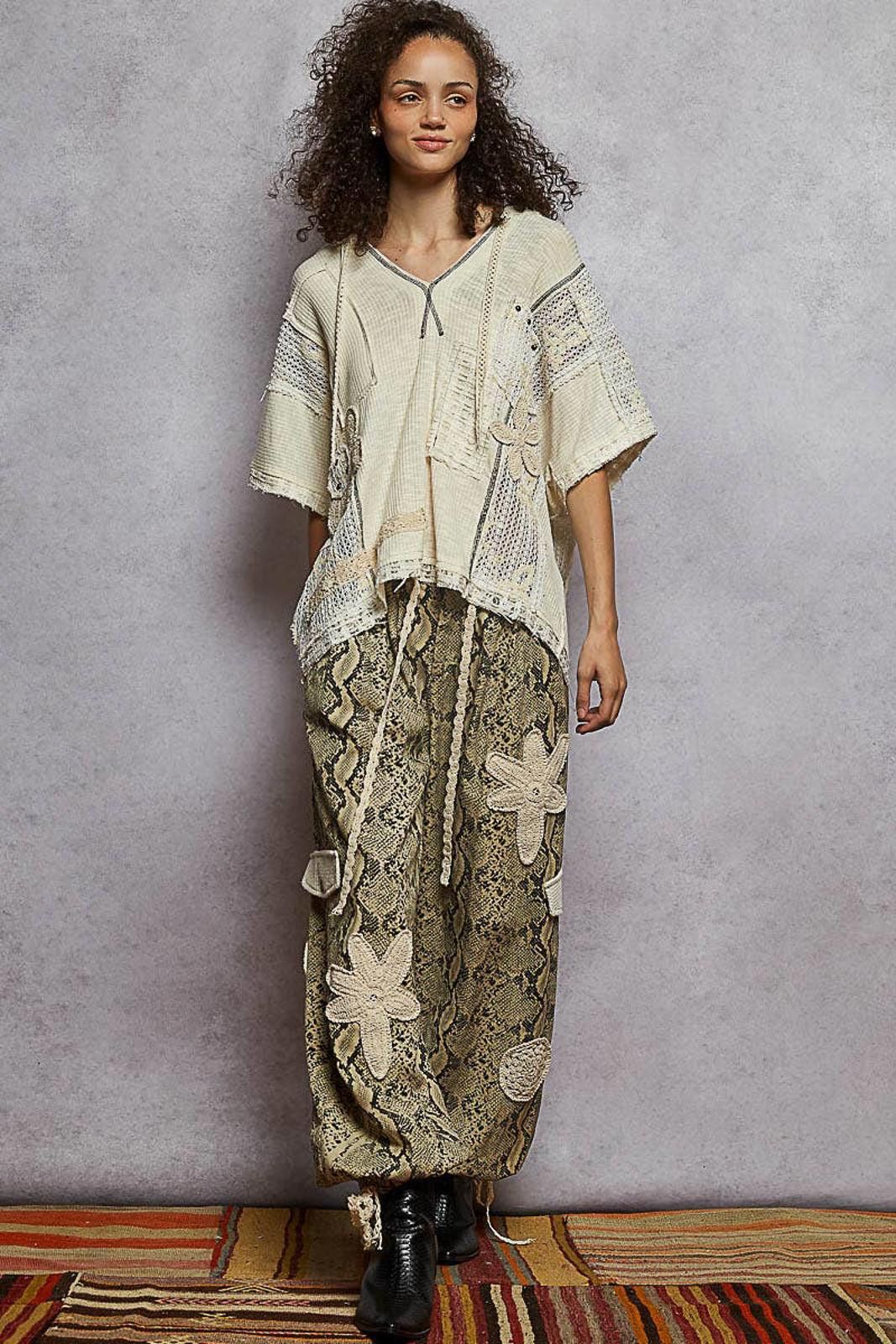 Other POL Pleat Detail Floral Patchwork Cargo Jogger Pants Size 28" / US 6 / IT 42 - 3 Thumbnail