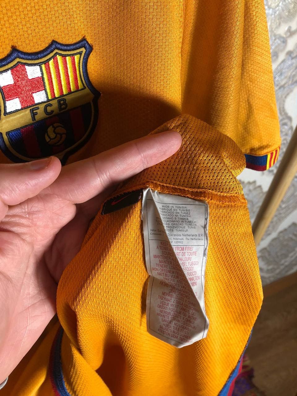 Nike VINTAGE NIKE FC BARCELONA SPAIN SOCCER JERSEY RETRO Y2K 90s Size US S / EU 44-46 / 1 - 6 Thumbnail