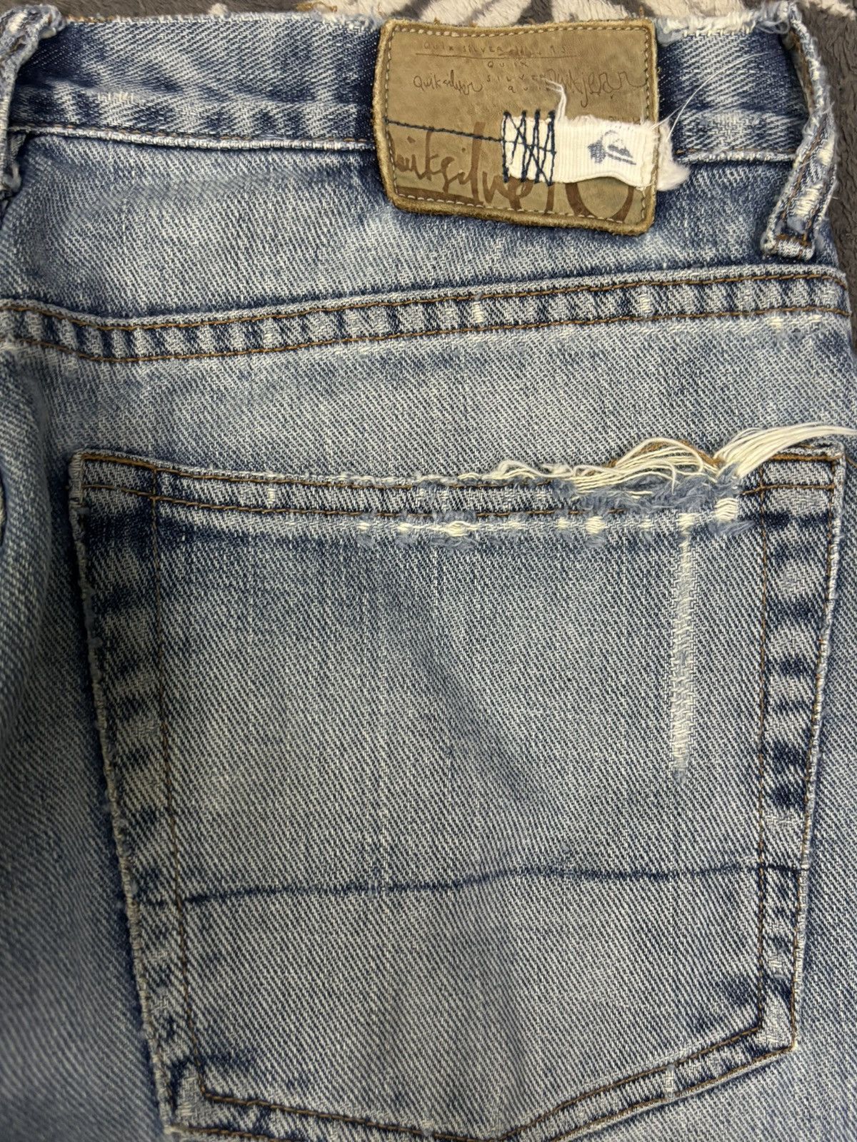Quiksilver Vintage Quiksilver Light Washed Regular Fit Distressed Jeans Size US 29 - 11 Thumbnail