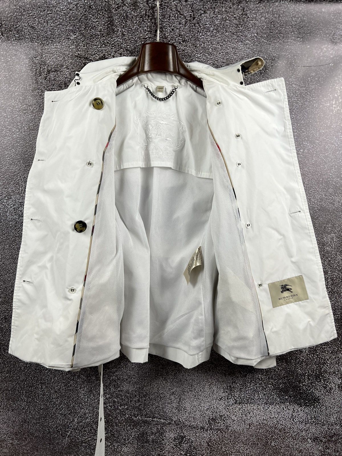 Burberry × Designer Burberry London women’s short Trench Coat double breasted Size XS / US 0-2 / IT 36-38 - 3 Thumbnail