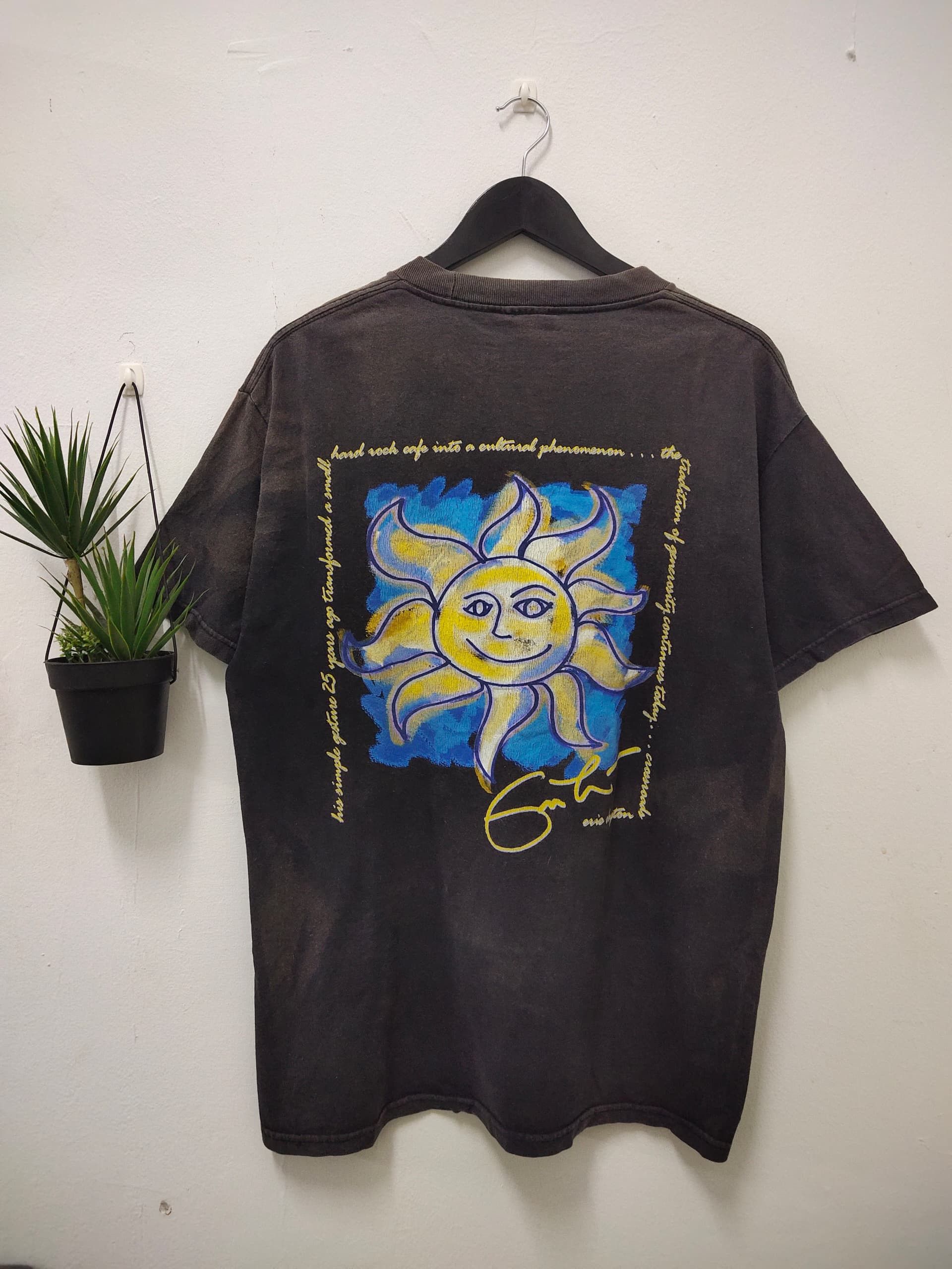 Band Tees Vintage 90s Eric Clapton distressed Hard Rock Cafe sign tee Size US L / EU 52-54 / 3 - 1 Thumbnail