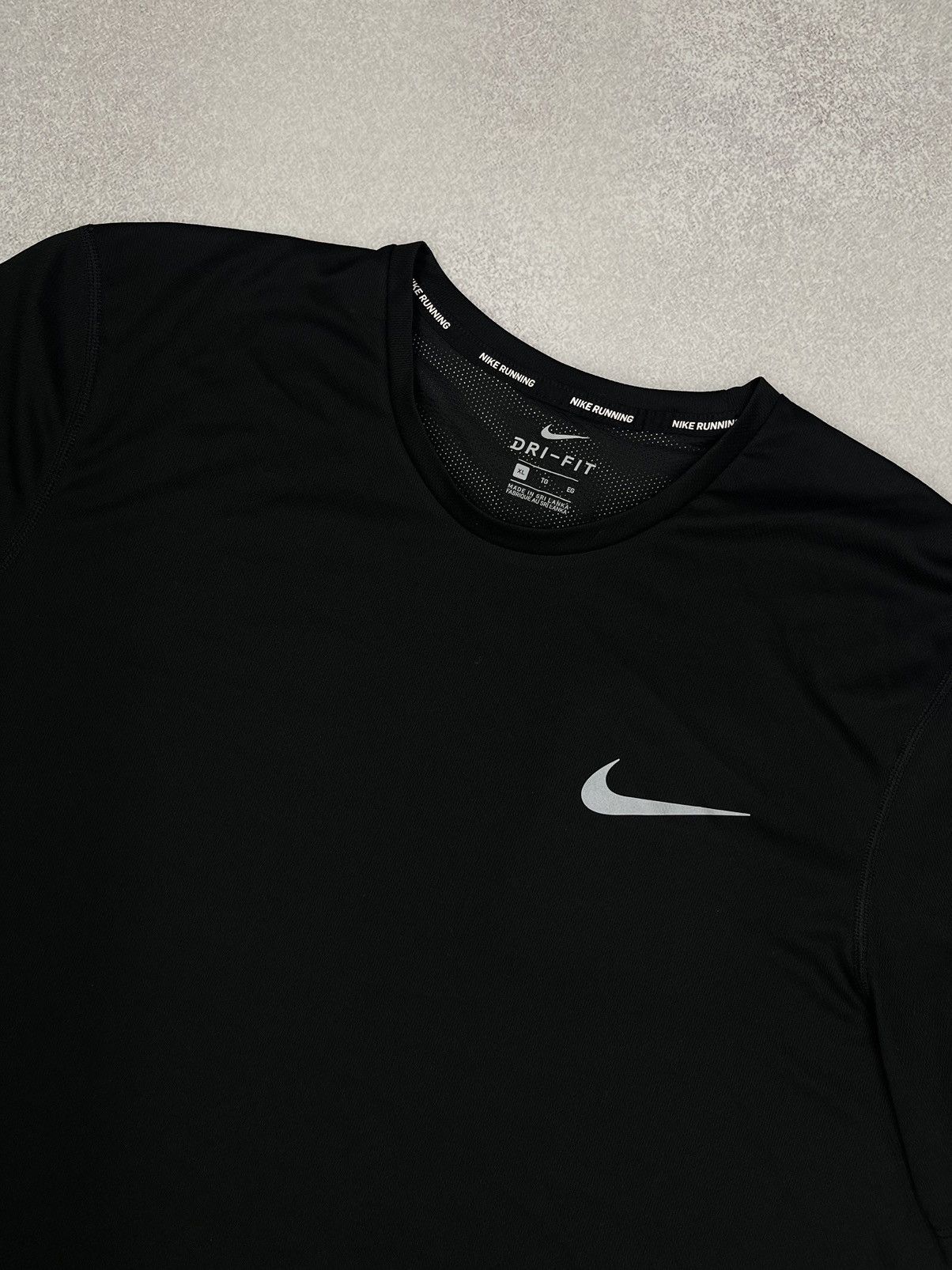 Nike Mens Nike Running Dri Fit Black T Shirts To The Grid Size US XL / EU 56 / 4 - 3 Thumbnail