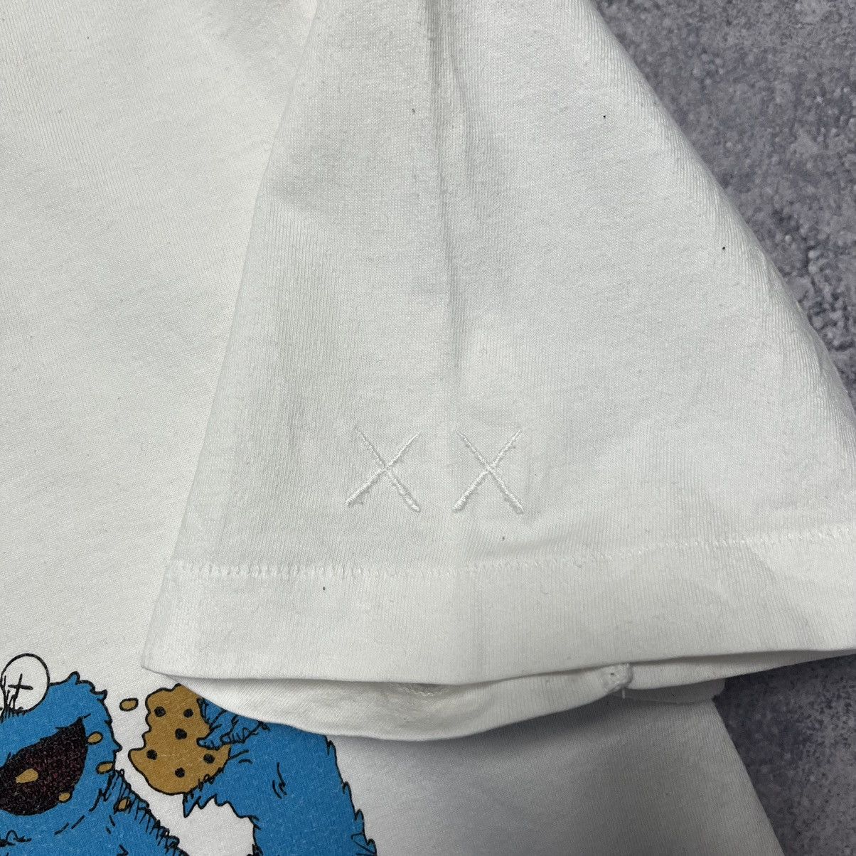 Kaws × Uniqlo Kaws X Uniqlo X Sesame Street White Tee Y2K Streetwear Size US L / EU 52-54 / 3 - 6 Thumbnail