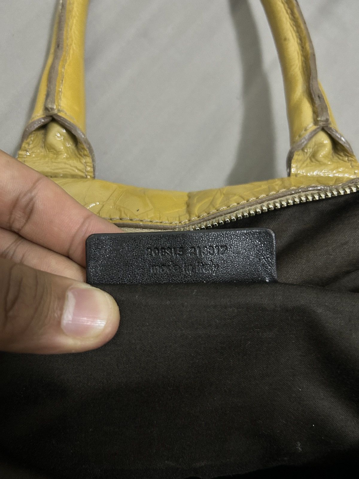 Yves Saint Laurent Yves Saint Laurent Leather Handbag Size ONE SIZE - 11 Thumbnail