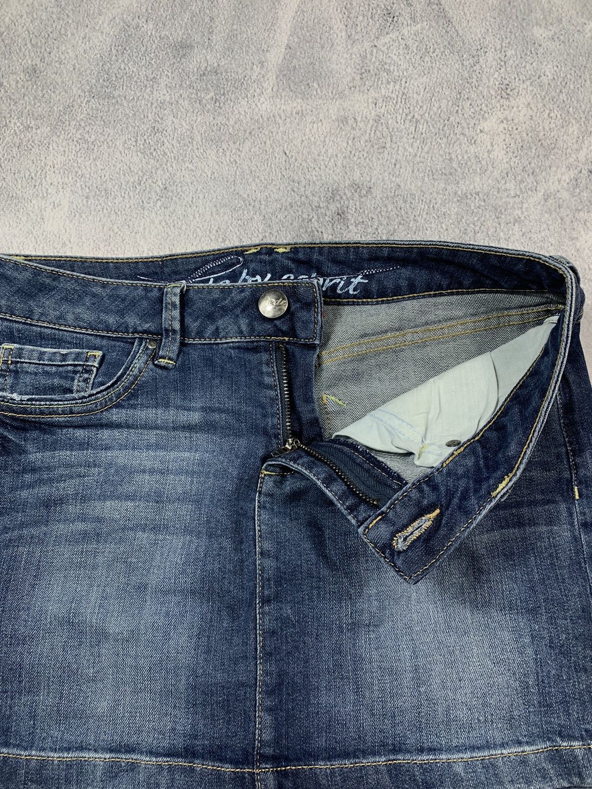 Japanese Brand × Vintage Vintage Y2K denim faded mini skirt streetwear style size 30 Size 30" / US 8 / IT 44 - 4 Thumbnail