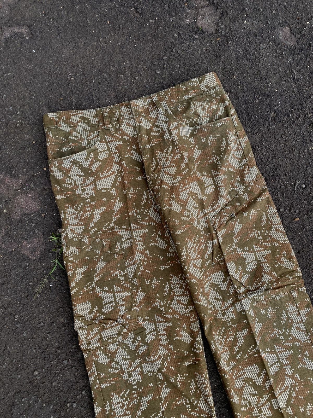 Adidas 00s Vintage Adidas Digital Camouflage Cargo Pant Size US 32 / EU 48 - 7 Thumbnail