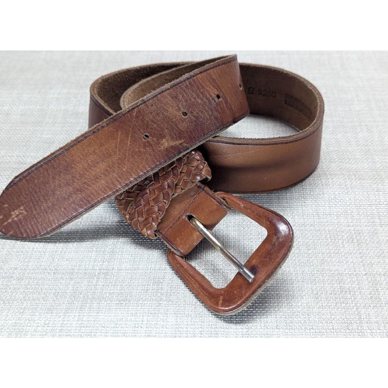 Vintage VINTAGE The Ritz belt Women S 26 Brown Full Grain cowhide leather 1-1/2" wide 1990s Featuring 33" belt length Size ONE SIZE - 8 Thumbnail