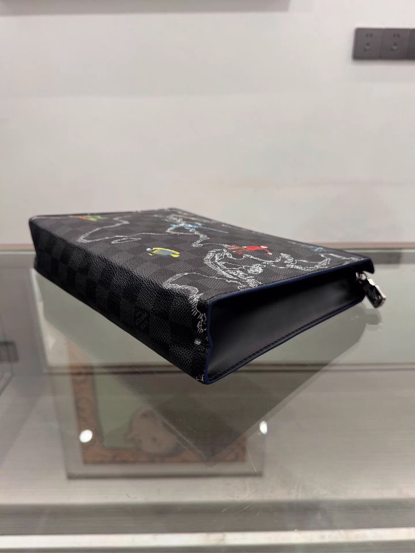 Louis Vuitton Louis Vuitton Pochette Voyage Graffiti Checkerboard Clutch Size ONE SIZE - 7 Thumbnail