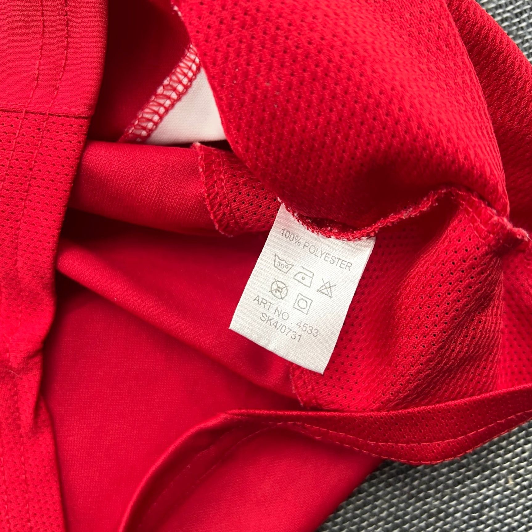 Vintage Saller Shirt Football Jersey Mens Small Red 2004 2005 FC Kohl Home Short Sleeve Round Neck Moisture Wicking Quick Dry Sports Athletic Size US S / EU 44-46 / 1 - 4 Thumbnail