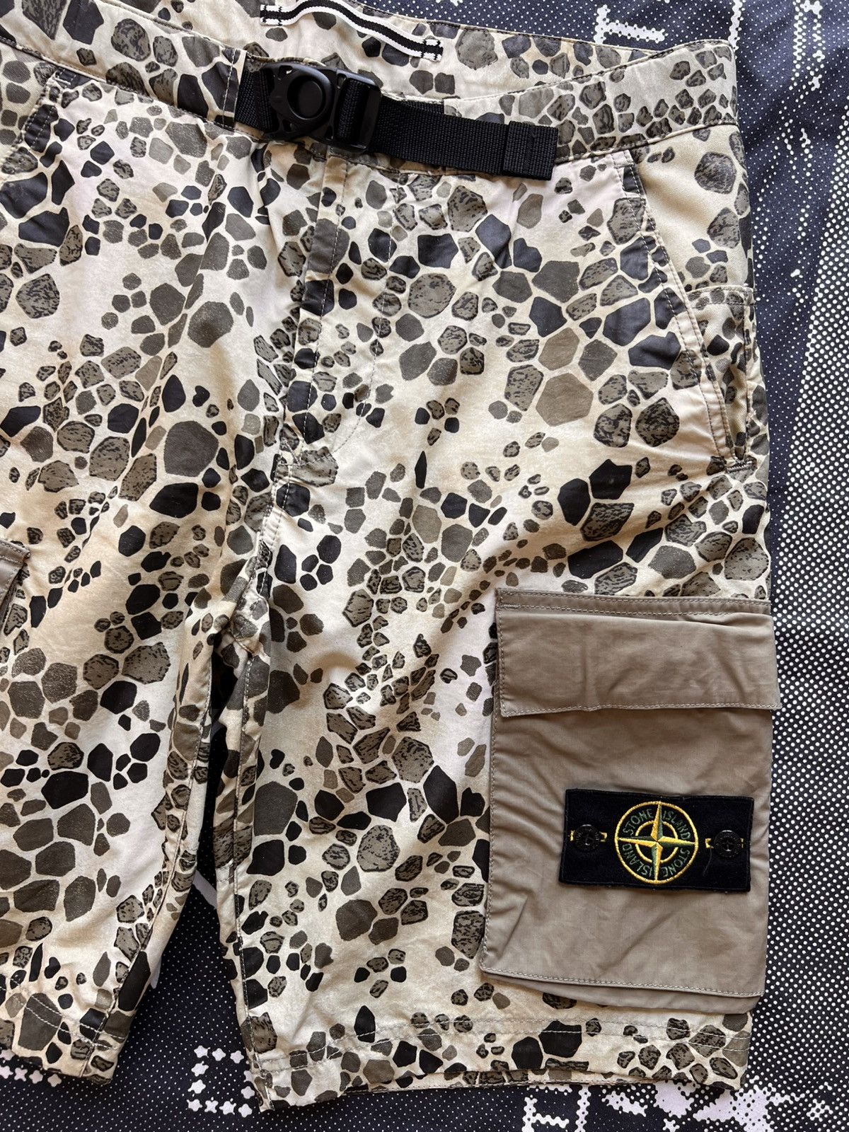 Stone Island Stone Island Alligator Camo Cargo Shorts Type RE W30 croc Size US 30 / EU 46 - 10 Thumbnail