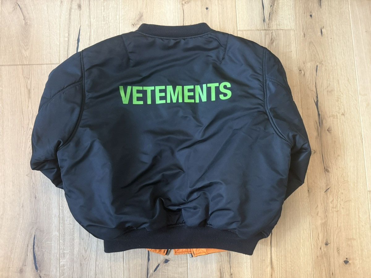 Alpha Industries × Vetements VETEMENTS SS18 Homme Emoji Reversible Bomber Size US S / EU 44-46 / 1 - 2 Thumbnail