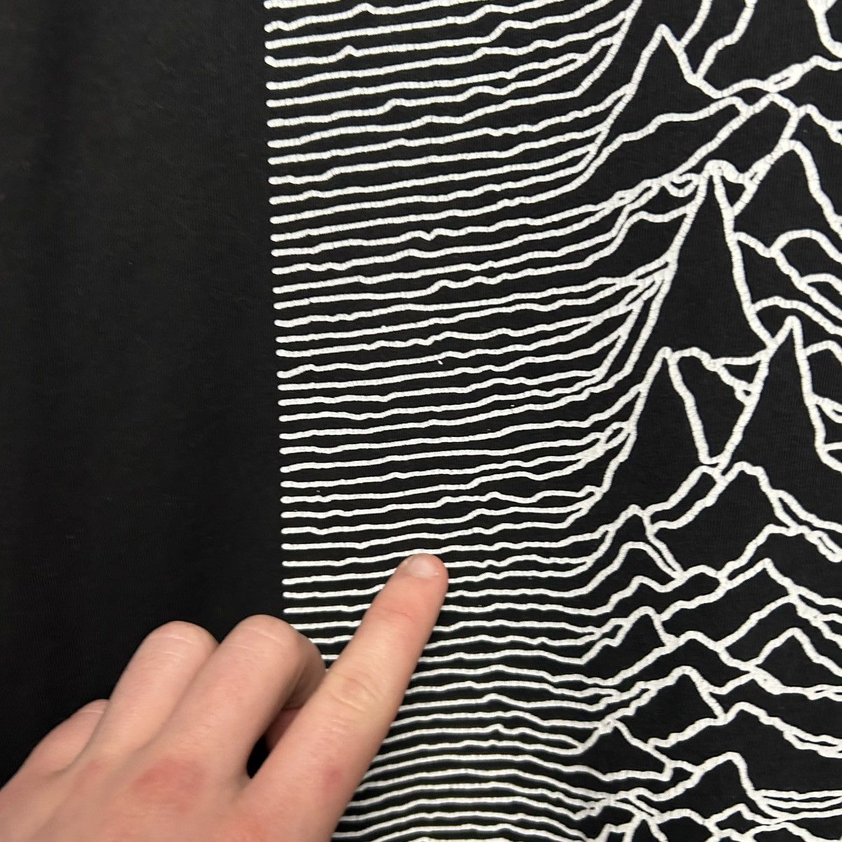 Joy Division Vintage Joh Division 2016 Unknown Pleasures rock band tee Size US XL / EU 56 / 4 - 5 Thumbnail