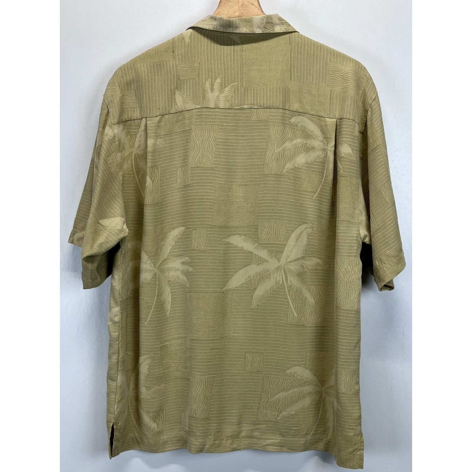 Tommy Bahama VINTAGE Tommy Bahama Silk Button-Up Shirt Men L Palm Trees Gold 100% Silk Short Sleeve GUC Mens Size US L / EU 52-54 / 3 - 2 Thumbnail