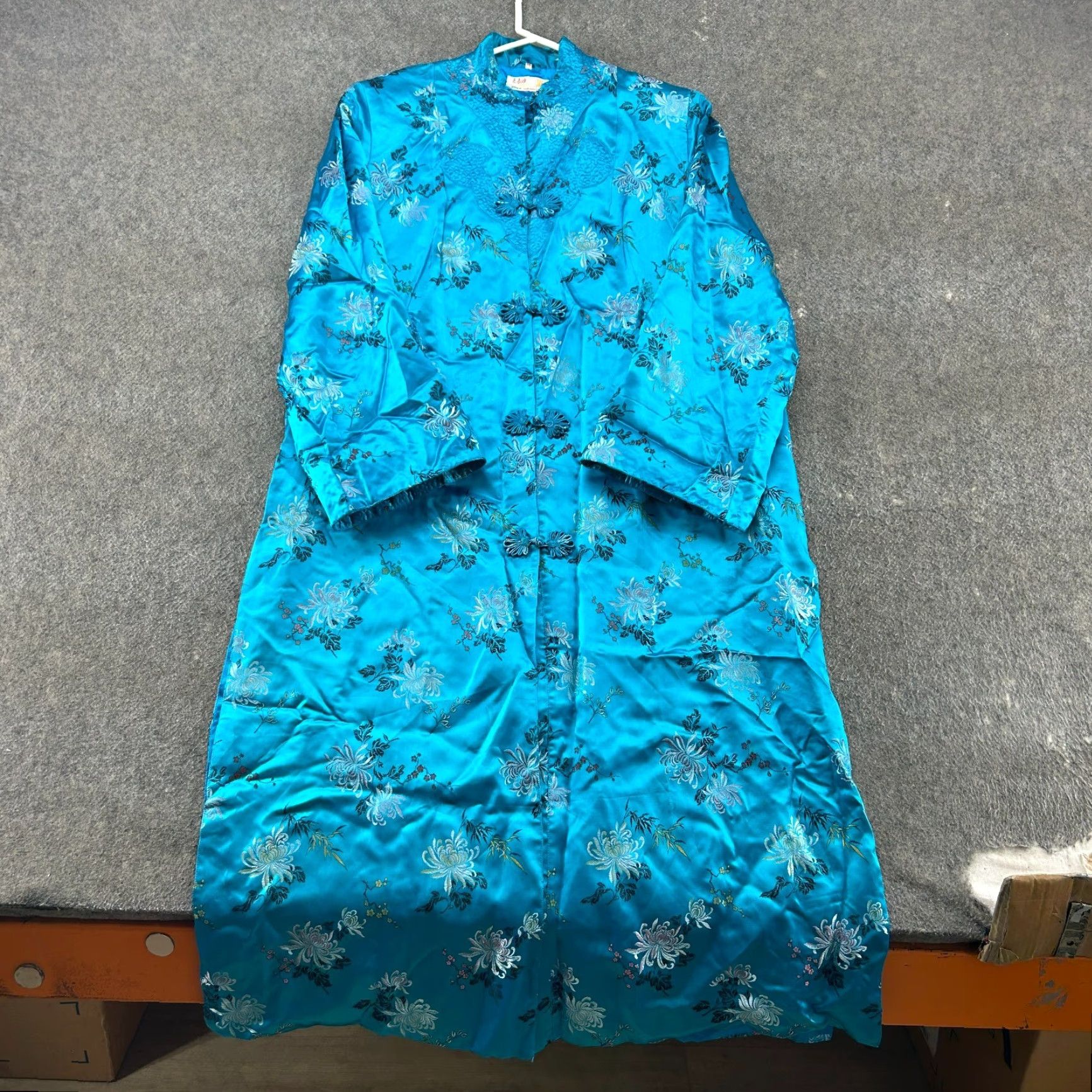 Vintage VINTAGE Longevity Robe Womens L/XL? Blue Traditional Kimono Floral Embossed 90s Size ONE SIZE - 2 Thumbnail