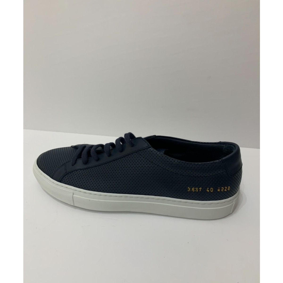 Common Projects COMMON PROJECTS NAVY ACHILLES LOW LEATHER SNEAKER Size US 10 / IT 40 - 5 Thumbnail