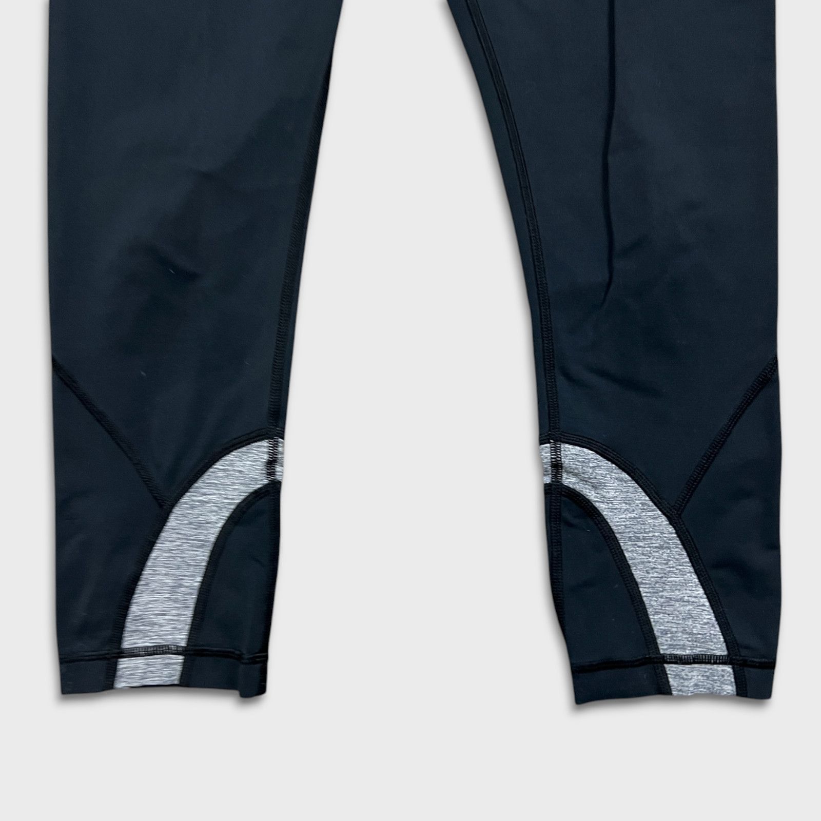 Lululemon Lululemon Run Inspire Crop II Size 6 Mid Rise Yoga Leggings Size 28" / US 6 / IT 42 - 4 Thumbnail