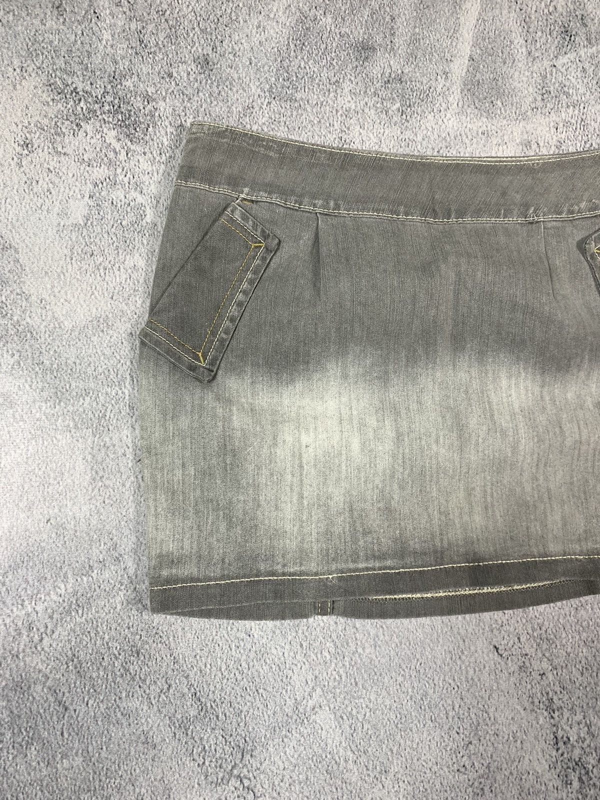 Japanese Brand × Vintage Vintage Y2K denim faded mini skirt streetwear style size 27 Size 27" / US 4 / IT 40 - 2 Thumbnail