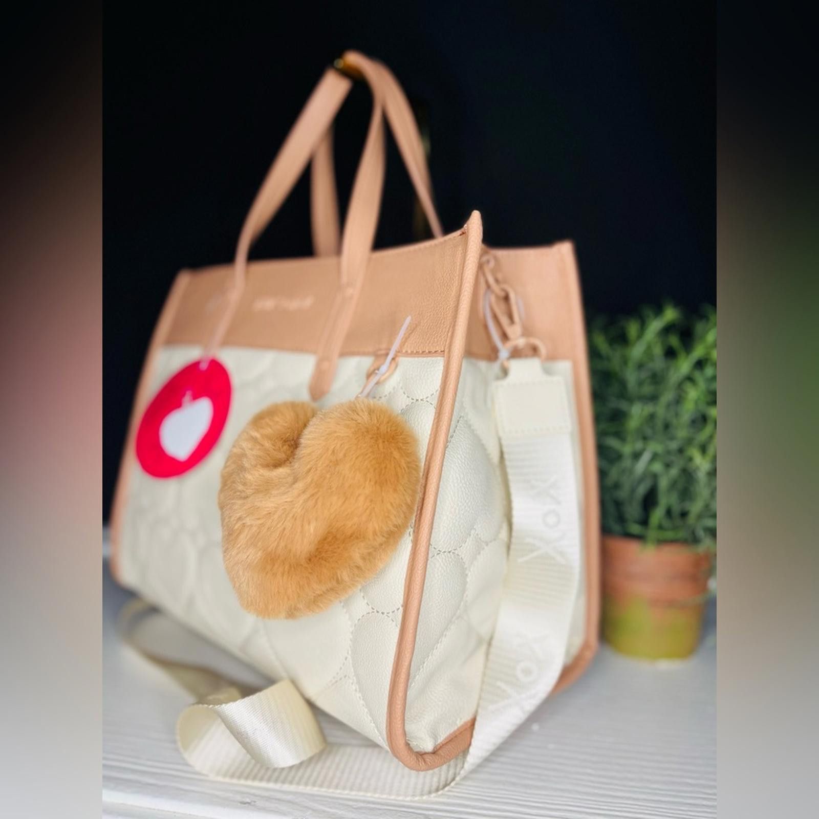 Designer Betsey Johnson Quilted Tan And Cream Tote Bag With Strap Size ONE SIZE - 2 Thumbnail