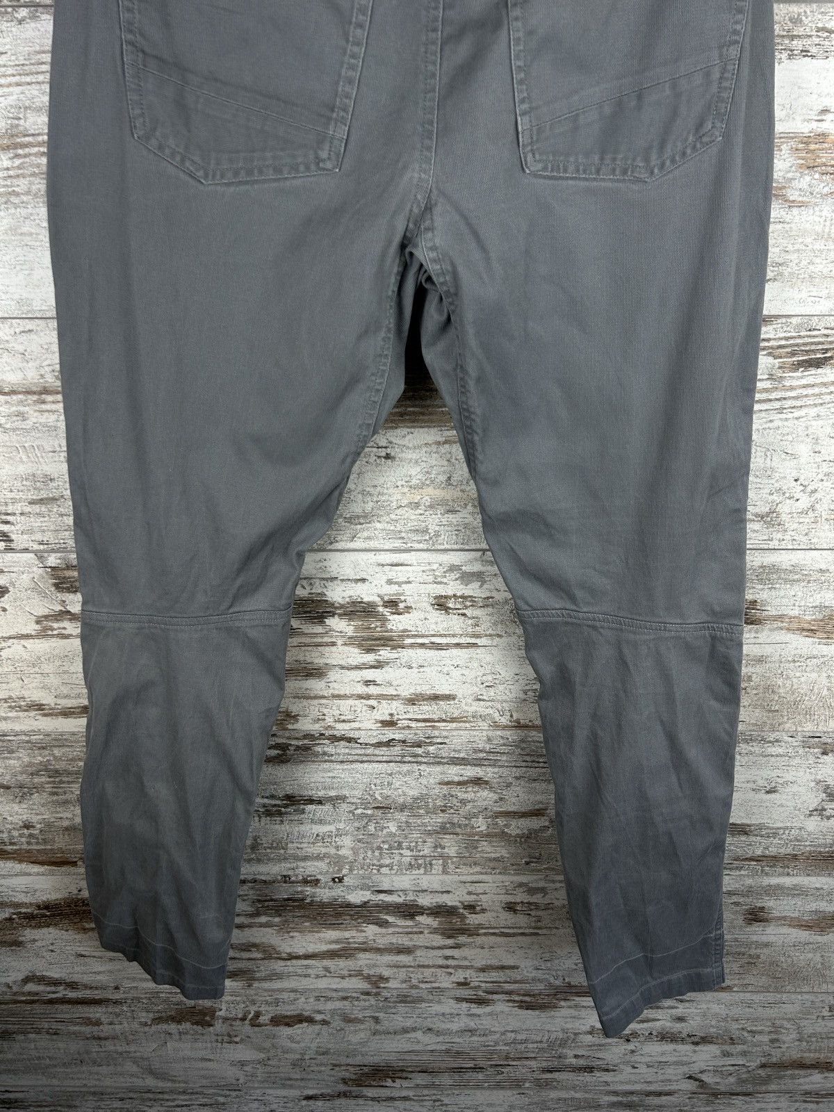 Arc'teryx Women’s Arcteryx Outdoor velvet pants corduroy cargo Size 28" / US 6 / IT 42 - 12 Thumbnail