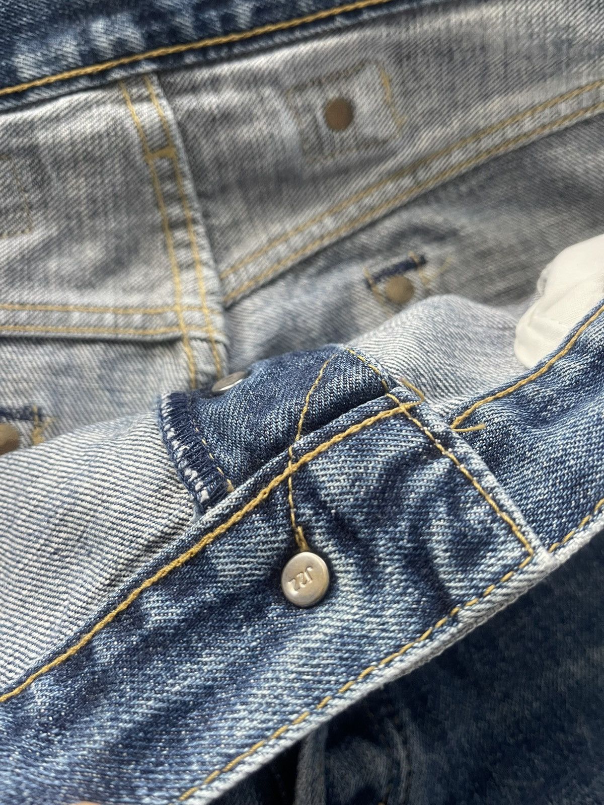 Levi's × Vintage VINTAGE DISTRESSED LEVI’S BIG’E’ 702 BUCKLE BACK SELVEDGE Size US 35 - 9 Thumbnail