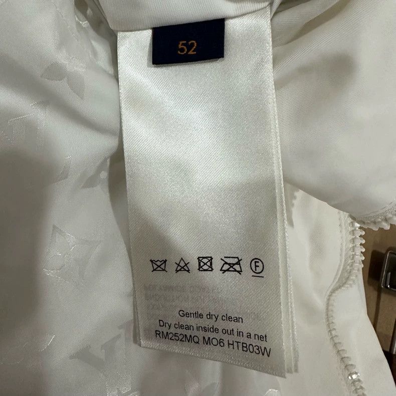 Louis Vuitton Louis Vuitton white print inside jacket Size US L / EU 52-54 / 3 - 6 Thumbnail