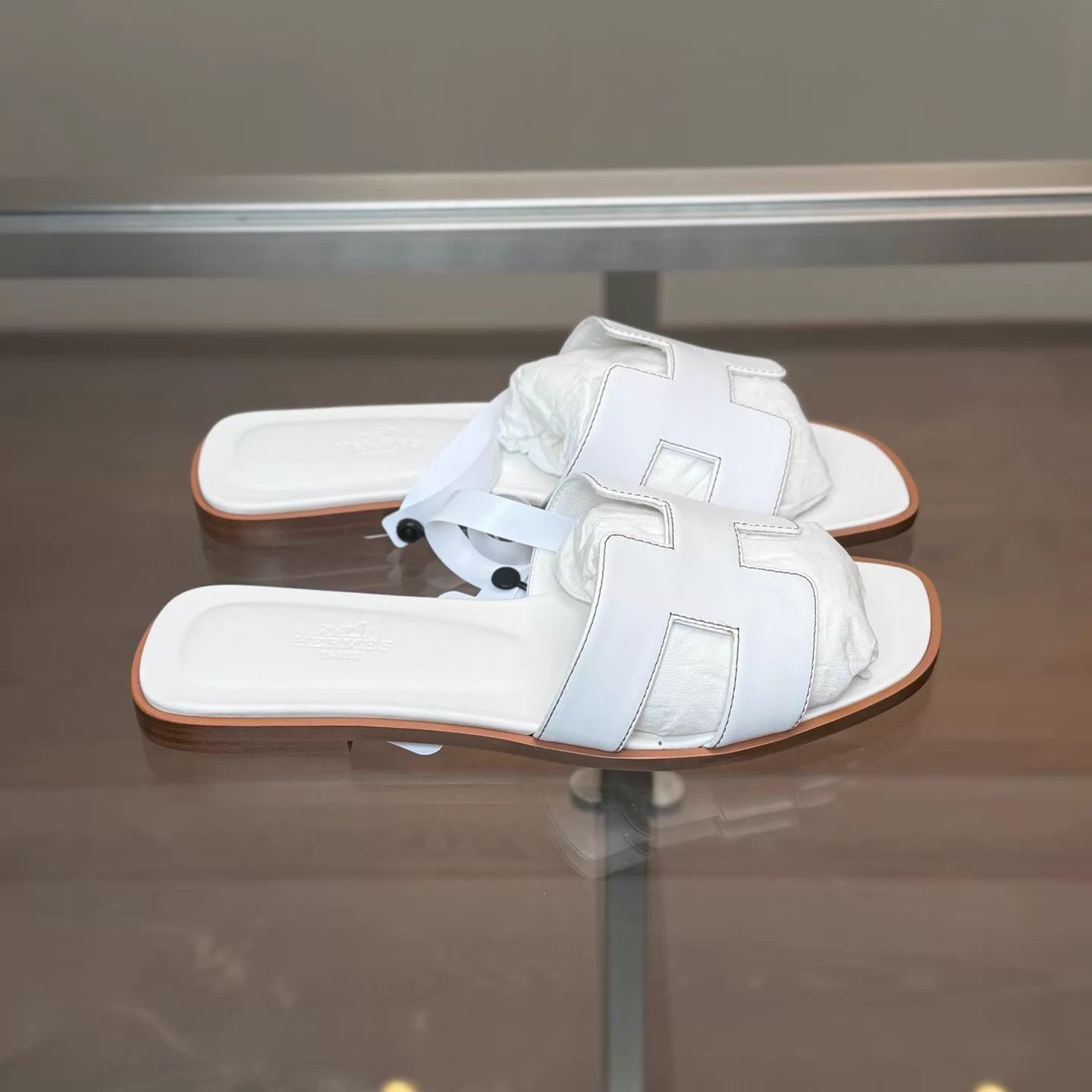 Hermes Hermes Oran White H Mule, 37.5, Unworn, Original Box Size US 7 / IT 37 - 4 Thumbnail
