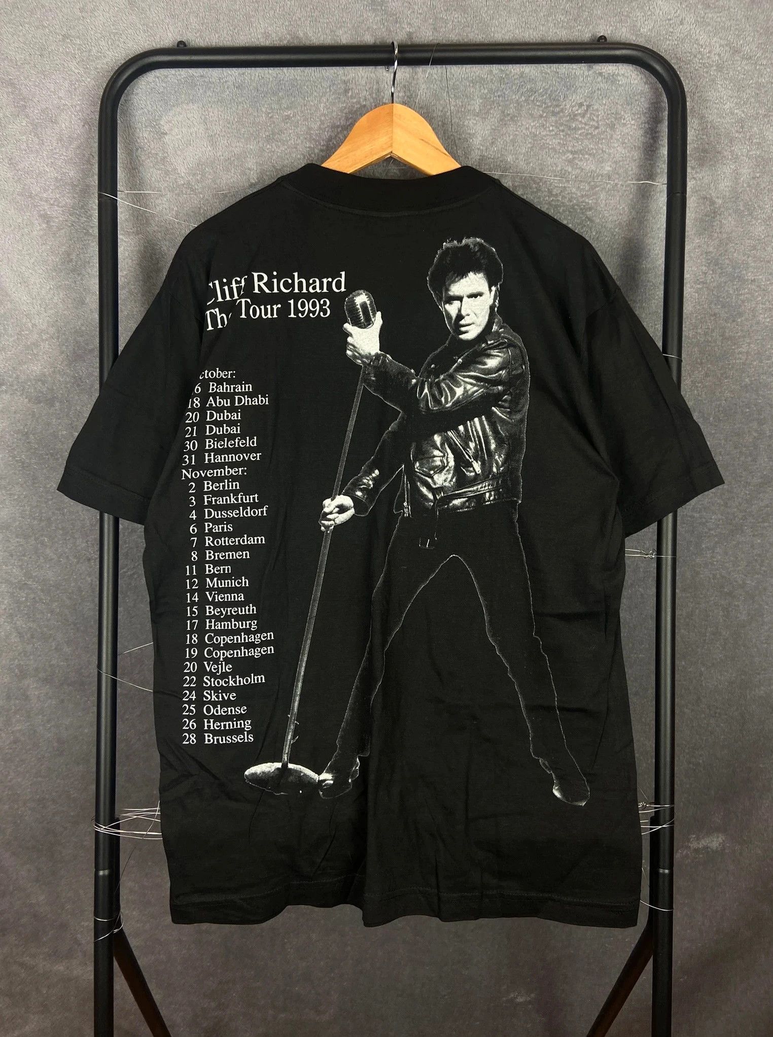 Vintage Vintage Cliff Richard tee black double sided (L) Size US XL / EU 56 / 4 - 4 Thumbnail