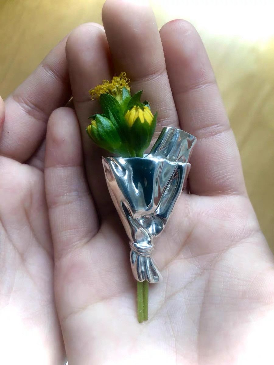 Other Secret Bloom Holder Pin Size ONE SIZE - 2 Thumbnail